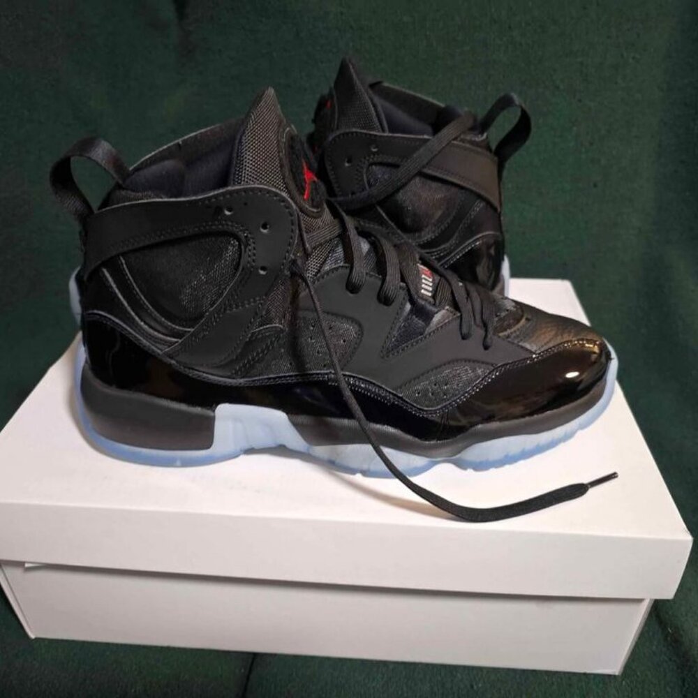 Air Jordan  Jumpman Trey black and red men's size 11